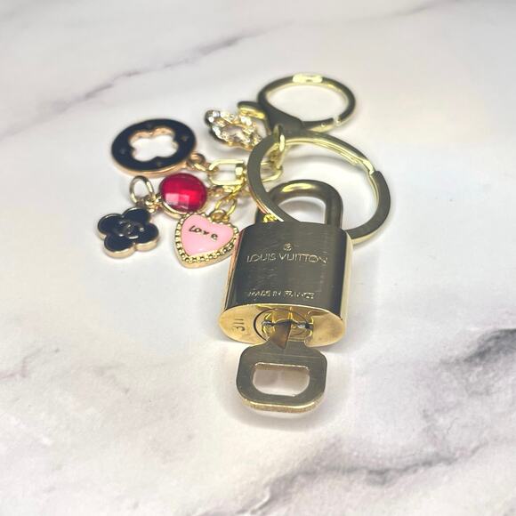 Louis Vuitton Lock & Key Set #311 with a Love Charm Keychain / Bag Charm - Picture 5 of 5